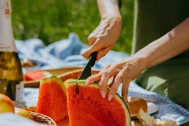 How to Plan a Simple Picnic at a Local Park